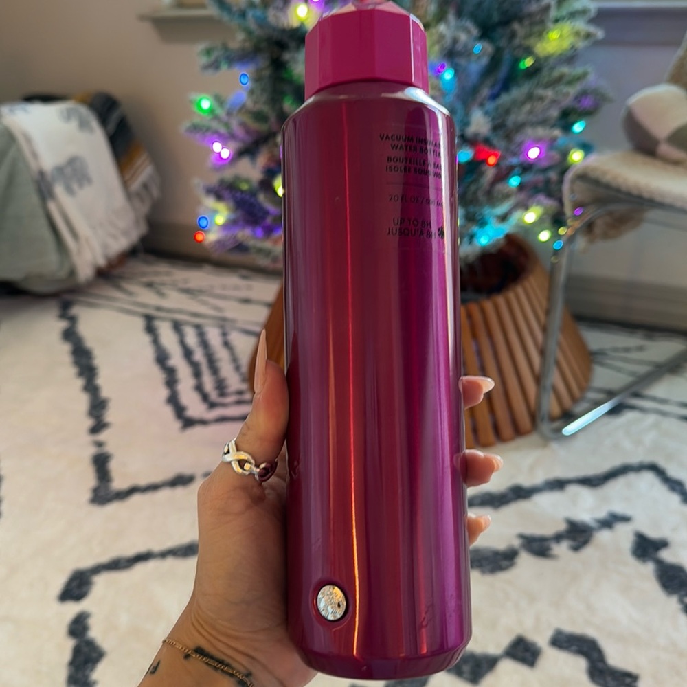 NWT Starbucks Holiday 2021 Magenta Pink Vacuum Insulated 20oz Water Bottle